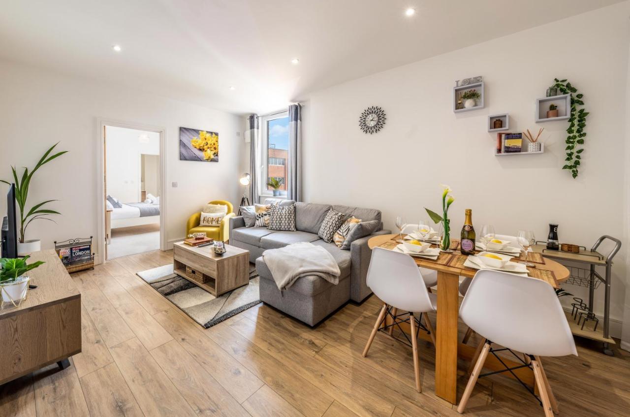 Mission Wave - Venture Apartment Staines-upon-Thames Exterior foto