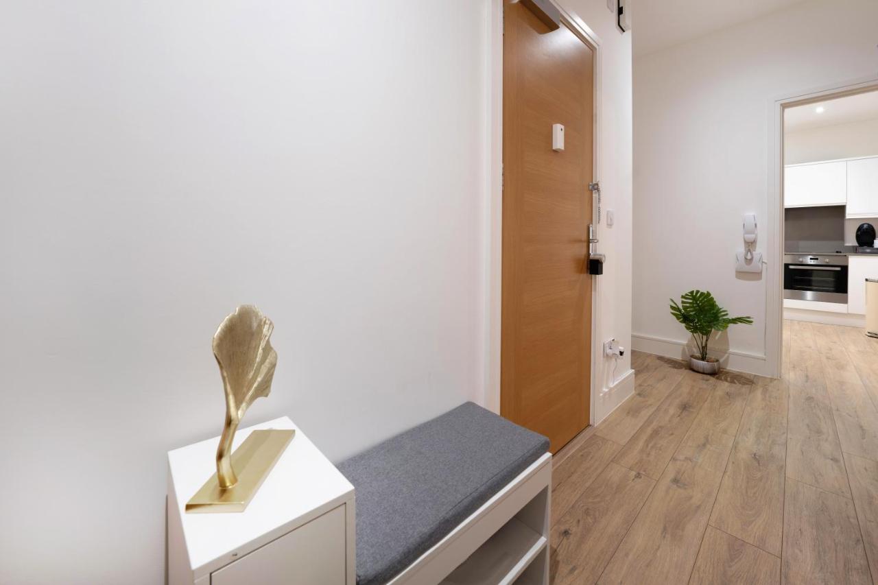 Mission Wave - Venture Apartment Staines-upon-Thames Exterior foto