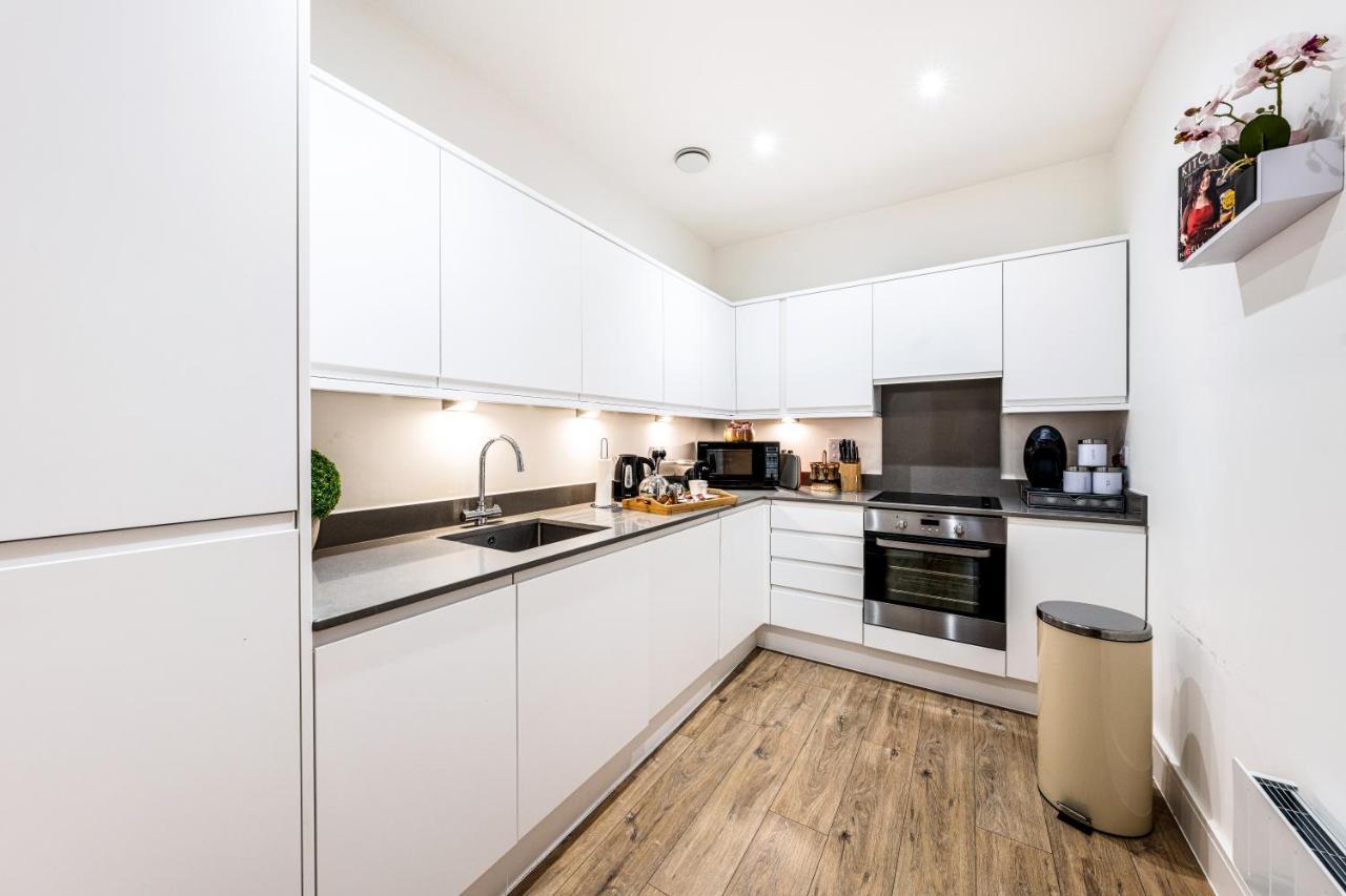 Mission Wave - Venture Apartment Staines-upon-Thames Exterior foto