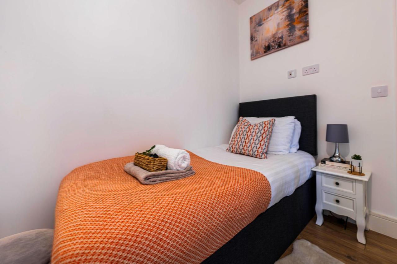 Mission Wave - Venture Apartment Staines-upon-Thames Exterior foto