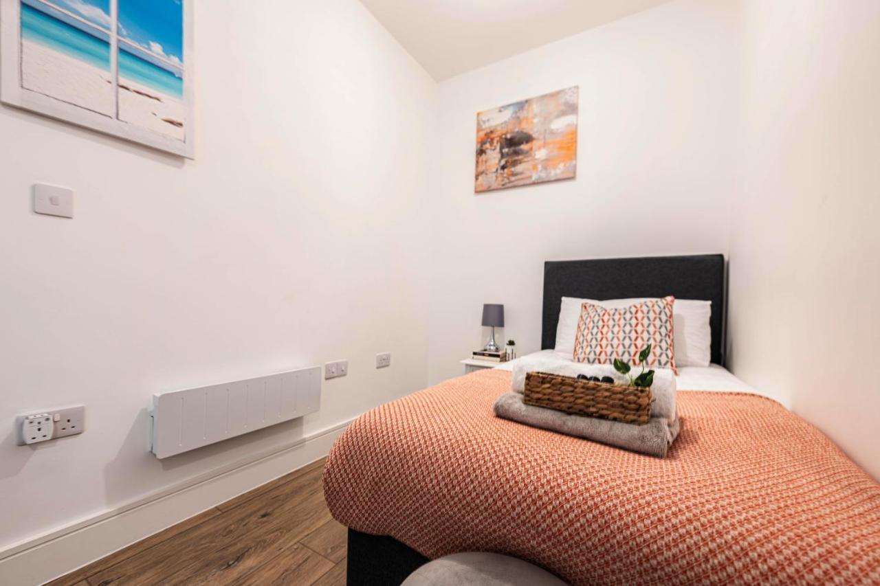 Mission Wave - Venture Apartment Staines-upon-Thames Exterior foto