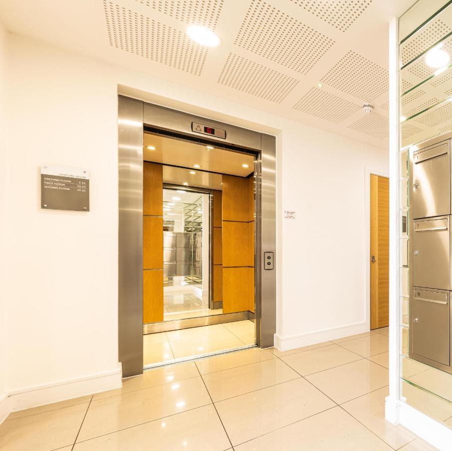 Mission Wave - Venture Apartment Staines-upon-Thames Exterior foto